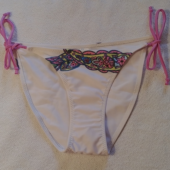 NWOT White Pattern Bikini - Picture 2 of 7